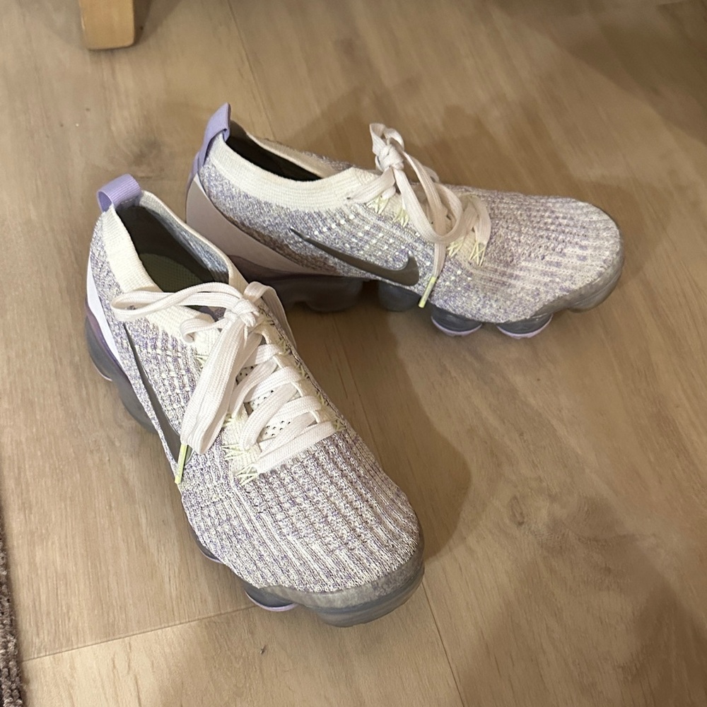 Nike Women's White and Lavender Sneakers
